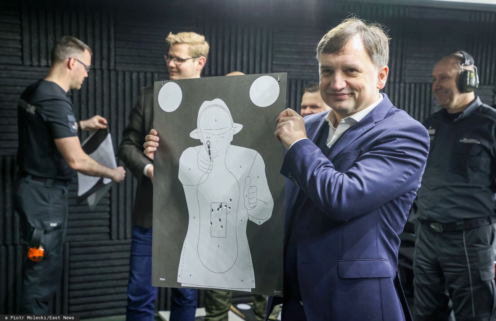 Zbigniew Ziobro na strzelnicy 