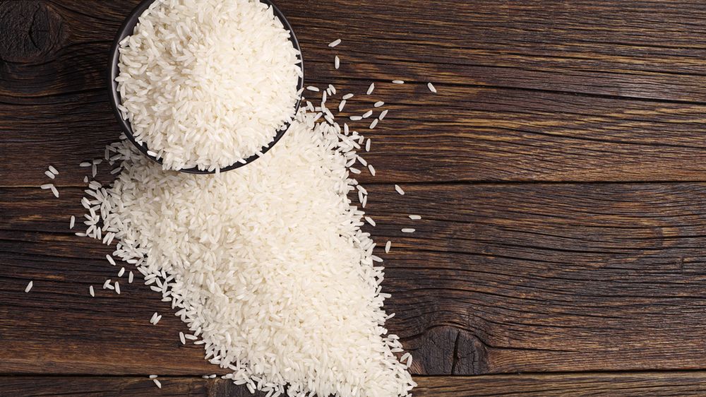 Surowy biały ryż długoziarnisty (wzbogacony)