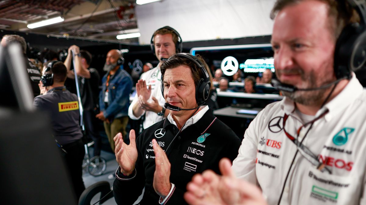 Materiały prasowe / Mercedes / Na zdjęciu: Toto Wolff (w środku)