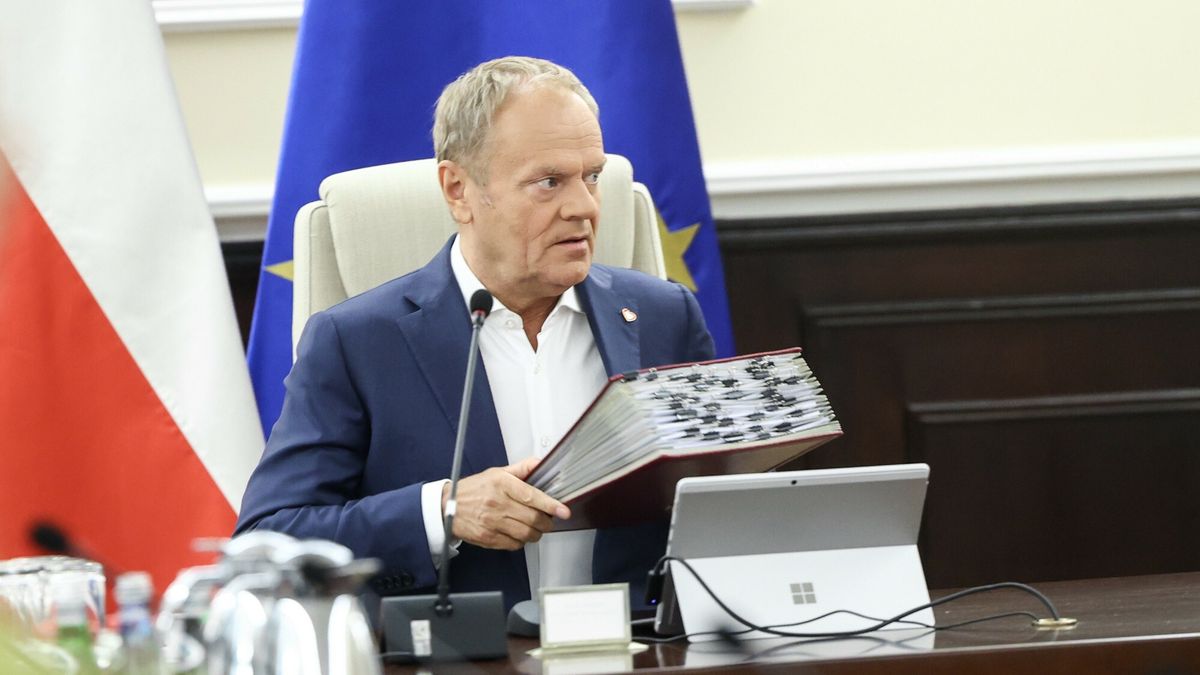 Na zdjęciu premier Donald Tusk podczas wtorkowego posiedzenia rządu
