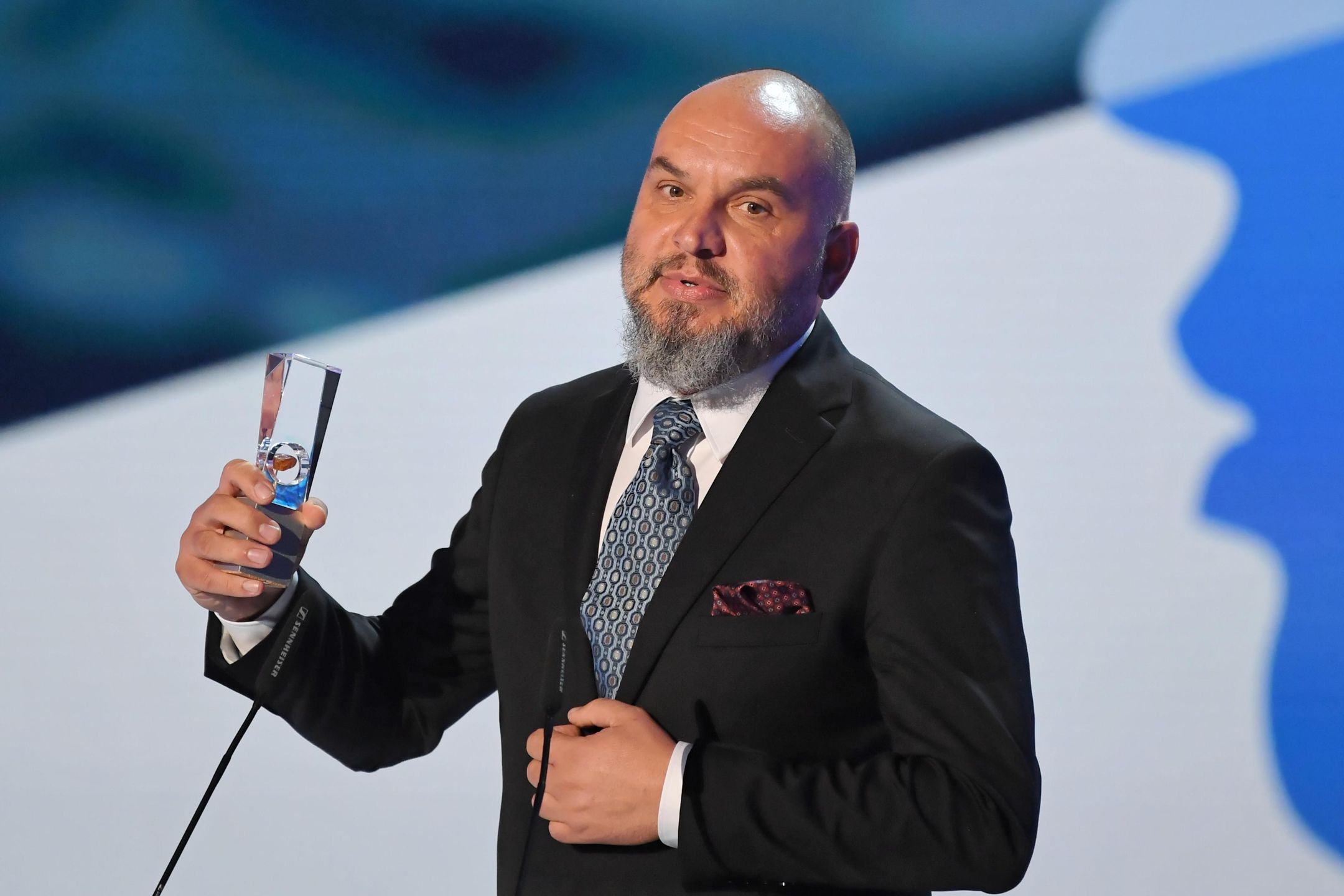 Witold PłóciennikGdynia, 21.09.2019. Operator Witold Płóciennik z nagrodą za zdjęcia w filmie "Ikar. Legenda Mietka Kosza". Gala wręczenia nagród i zamknięcia 44. Festiwalu Polskich Filmów Fabularnych odbyła się, 21 bm. na Dużej Scenie Teatru Muzycznego w Gdyni. (aw/awol) PAP/Adam WarżawaAdam Warżawa44, 44., festiwal, Festiwal Polskich Filmów Fabularnych, film, filmowy, FPFF, gala, Gdynia, gwiazda, kinematografia, kultura, nagrody, Witold Płóciennik, wręczenie, złote lwy
