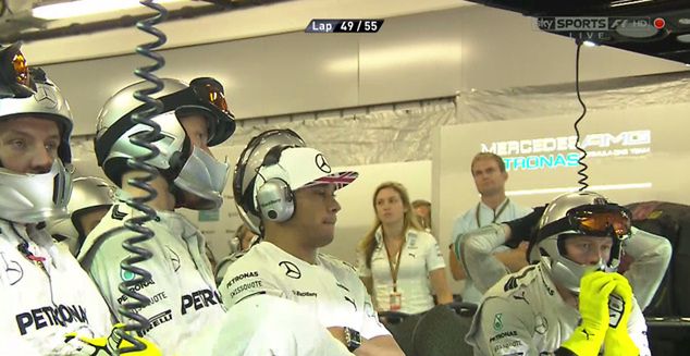 Brat Lewisa Hamiltona mocno przeżywa ostatnie okrążenia / źródło: Sky Sports F1