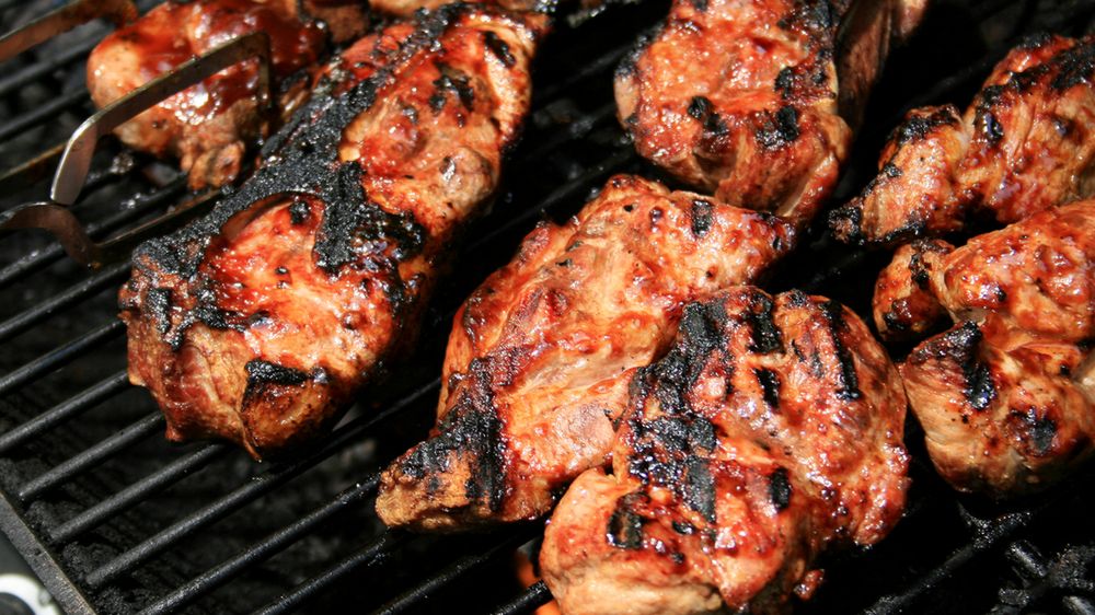 Pieczone żeberka wieprzowe z kością (mięso i tłuszcz)