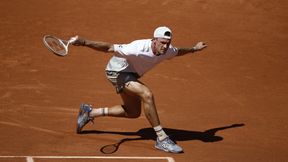 Amerykanin wygrał pięciosetówkę z Rosjaninem. W IV rundzie może być hit