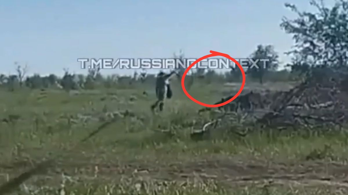 Rosyjski saper rozbroił minę... rzucając nią w dal