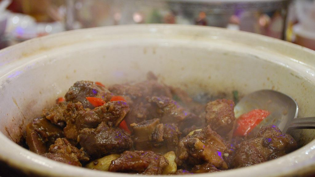 Duszone żeberka wieprzowe z kością (samo mięso)