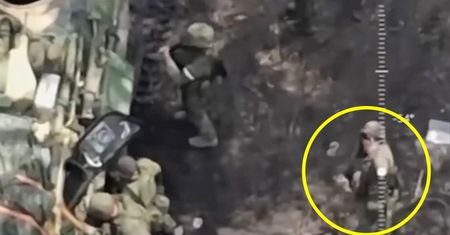 Pokazał to w kierunku ukraińskiego drona. Rosjanin szybko pożałował