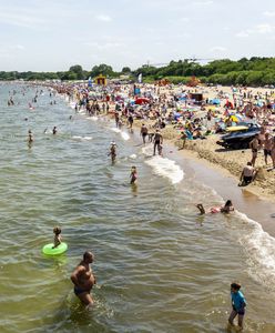 Kąpiele w Bałtyku tylko po dmuchnięciu w alkomat. Nowe zasady na kąpieliskach