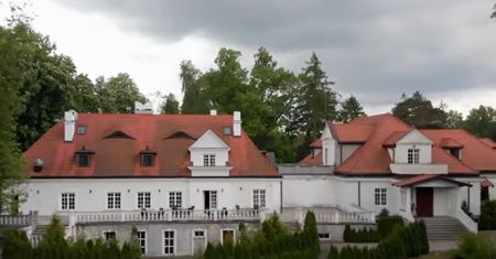Dworek z kultowego polskiego serialu na sprzedaż. Chcą za niego 32 mln zł