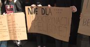 “Cofamy się do XVIII albo XVI wieku, słowo daję!”. Protest przeciwko działaniom ministra edukacji przed liceum w Szczecinie