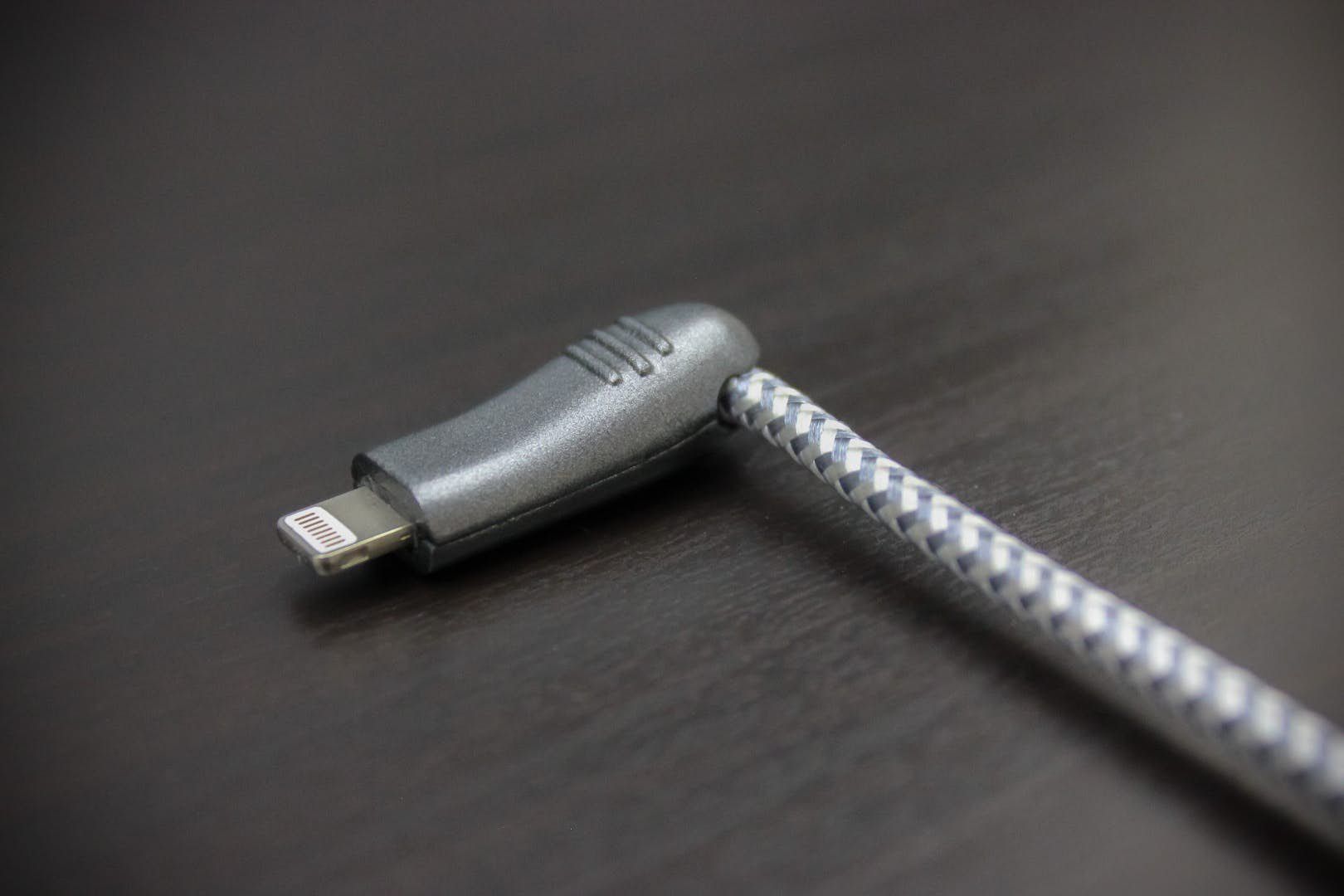 Niezniszczalny kabel do ładowarki. USB93 to sposób na uszkodzone przewody 3