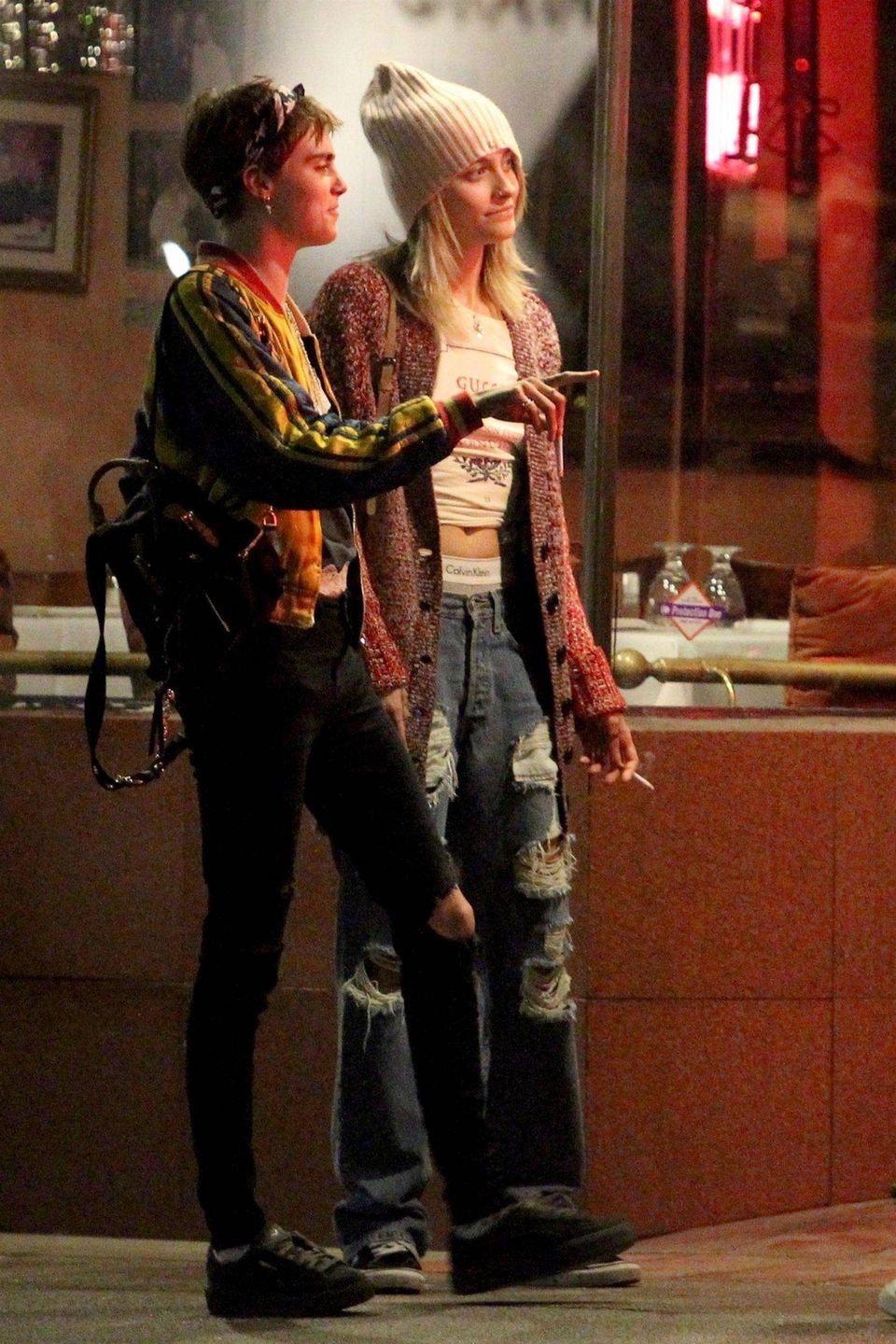 Cara Delevingne i Paris Jackson Kiss całowały się na ulicy. Towarzyszyli im Macaulay Culkin i Brenda Song (BACKGRID/FORUM)
