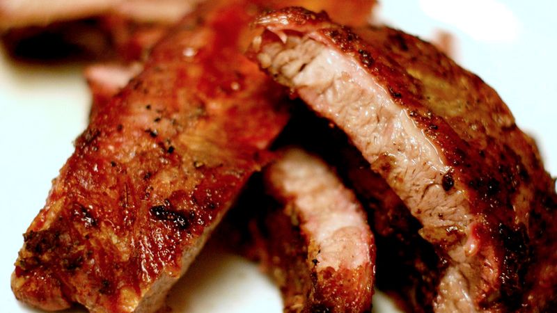 Opiekane żeberka wieprzowe z kością (samo mięso)