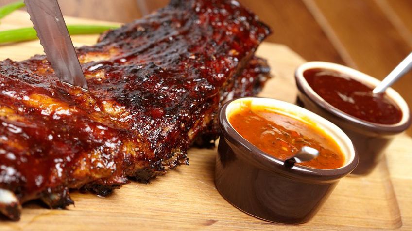 Pieczone żeberka wieprzowe z kością (samo mięso)