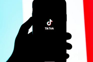 TikTok na smartfonie