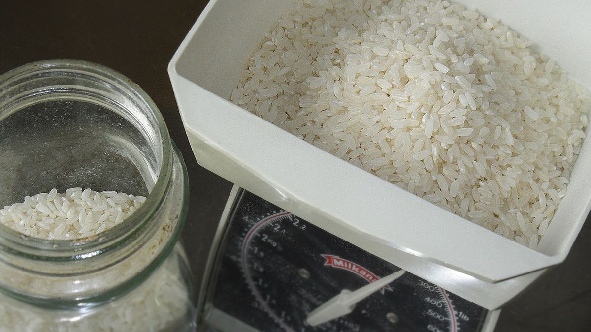 Surowy biały ryż krótkoziarnisty (wzbogacony)