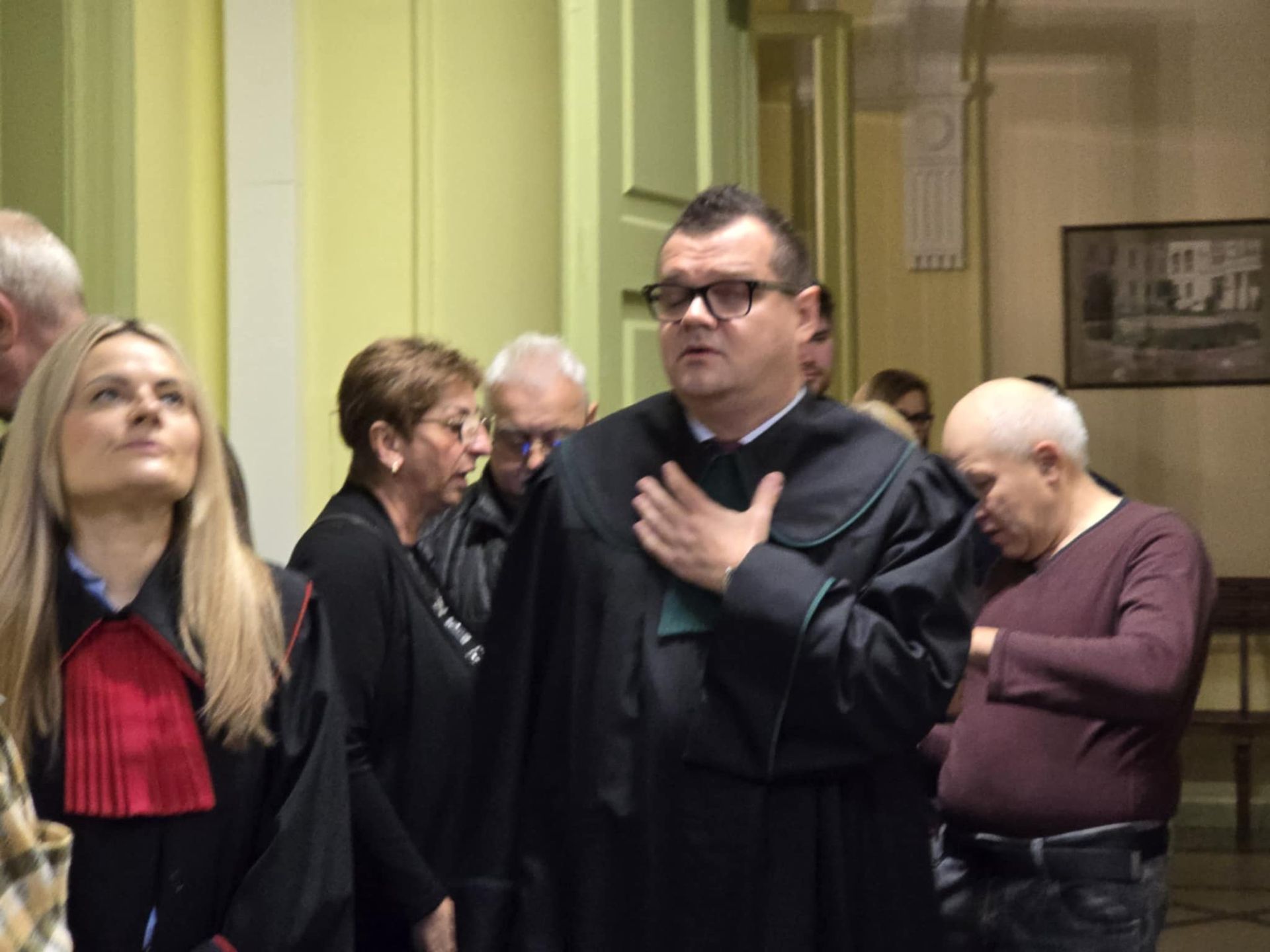 Mec. Kowalski i prok. Knapik przed rozprawą