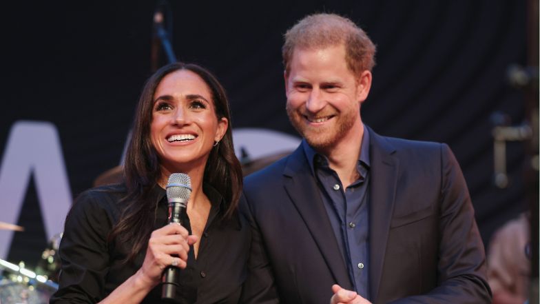 Meghan Markle dołącza do księcia Harry'ego w Dusseldorfie i PRZEPRASZA za spóźnienie: "Wyprawiłam dzieci do szkoły" (ZDJĘCIA)