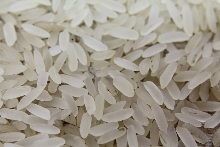 Surowy biały kleisty ryż (niewzbogacony)