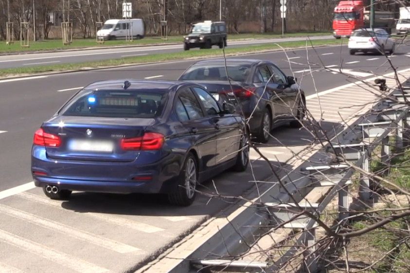 Nieoznakowane samochody policji. Na jakie auta trzeba