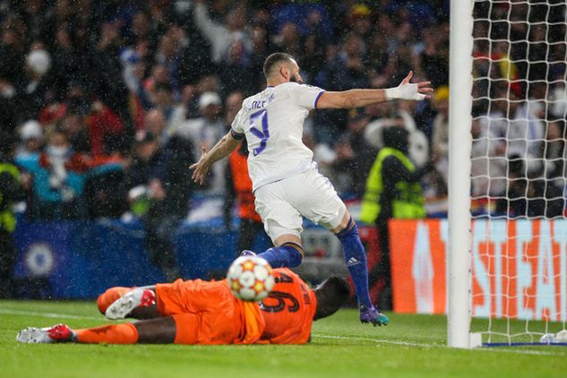 Karim Benzema celebrujący gola przeciwko Chelsea