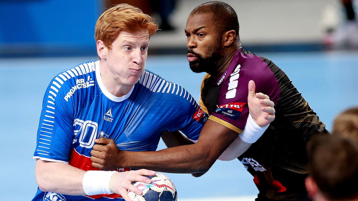 PAP / Marcin Bednarski / Tomasz Gębala (Orlen Wisła Płock) w posiadaniu piłki