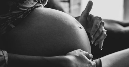 Małe porodówki do likwidacji? "Ogrom kobiet nie chce mieć dzieci"