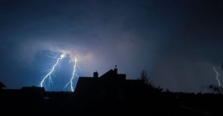 Burzowa noc za nami! Do południa w regionie jeszcze przelotny deszcz i burze