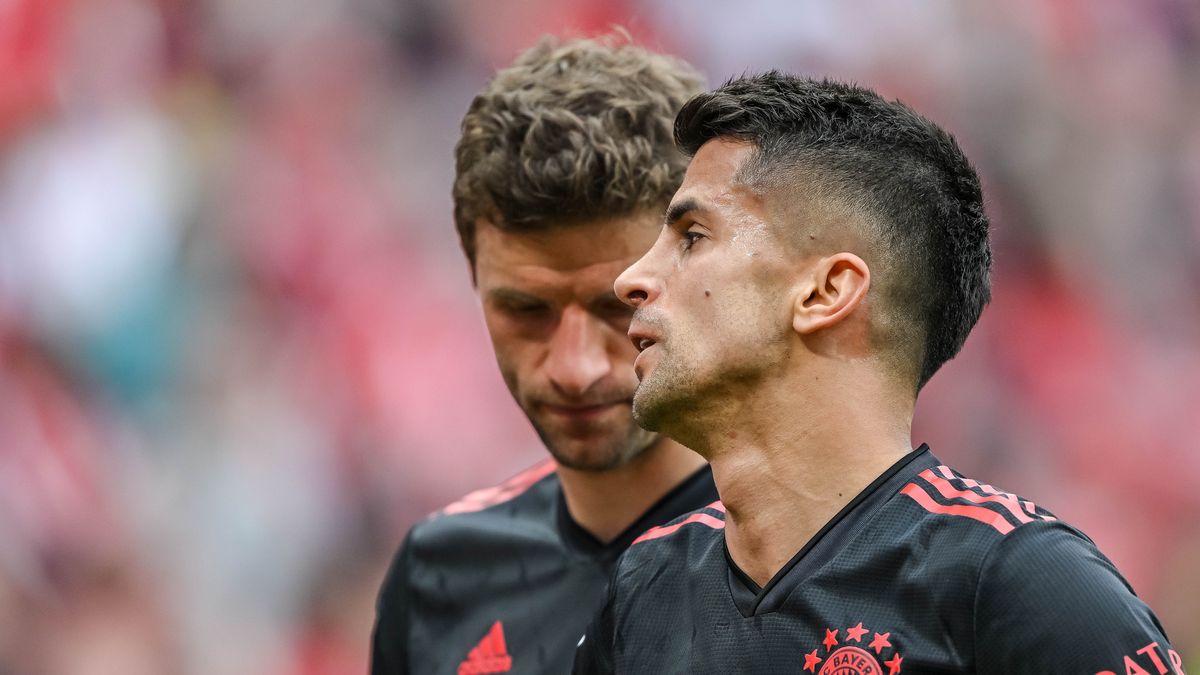 MAINZ, GERMANY - APRIL 22: Thomas Mueller of Bayern Muenchen and Joao Cancelo of Bayern Muenchen looks dejected after the Bundesliga match between 1. FSV Mainz 05 and FC Bayern München at MEWA Arena on April 22, 2023 in Mainz, Germany. (Photo by Harry Langer/DeFodi Images via Getty Images)