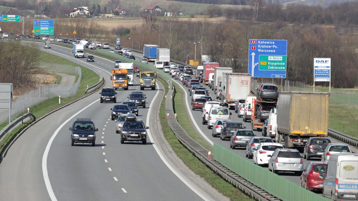 Przy szybkich trasach brakuje stacji paliw i gastronomii. GDDKiA ma trudności ze znalezieniem chętnych do dzierżawy