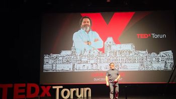 Toruń. TEDxTorun Youth w Auli UMK. Młodzi porozmawiają o "życiu z klocków" i drodze do sukcesu