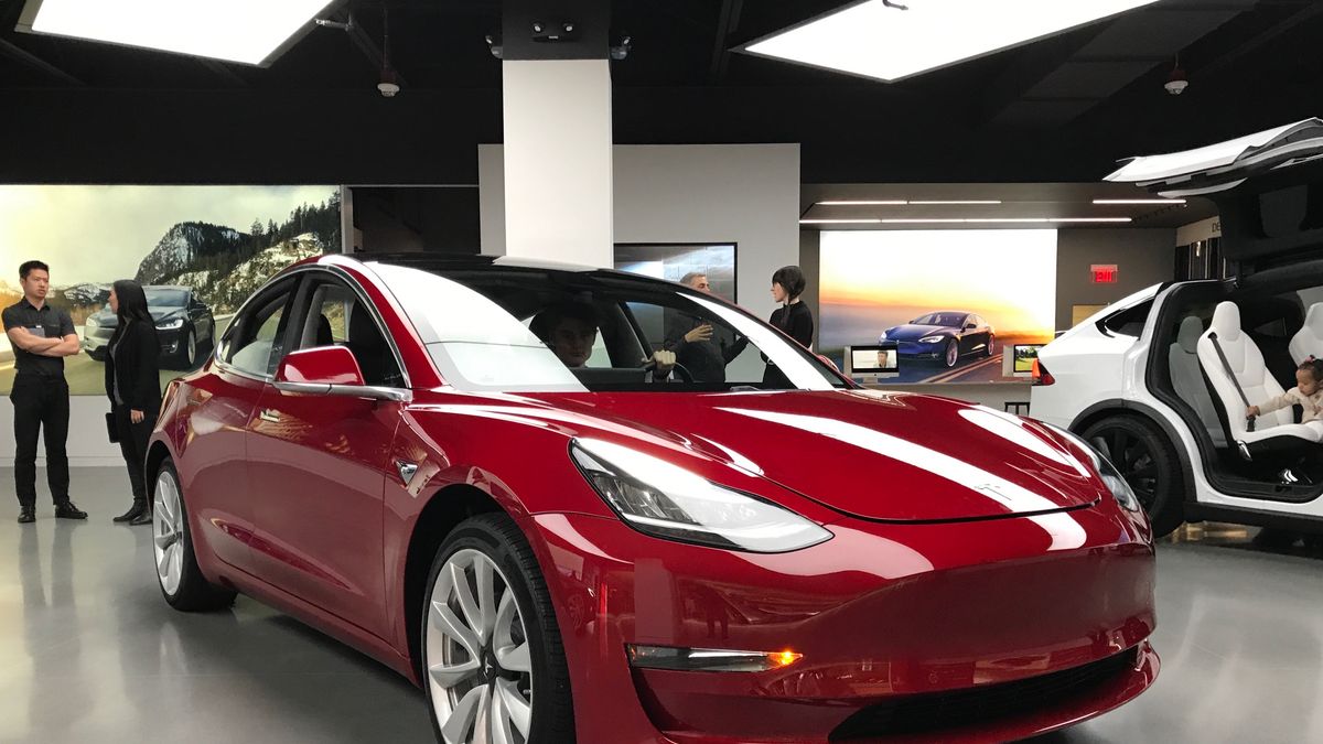 Teslę Model 3 można co najwyżej zarezerwować. Czas oczekiwania jest liczony w latach.