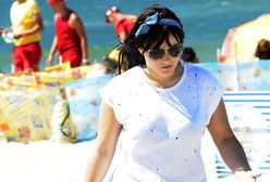 Ewa Farna na plaży. Gwiazda odsłoniła nogi!