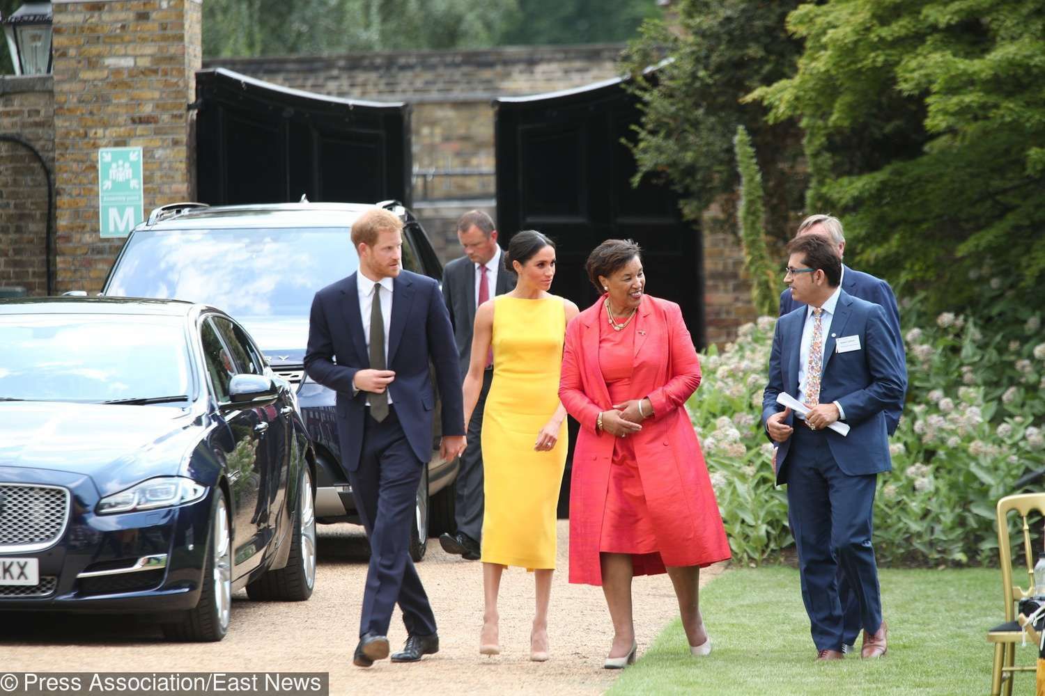 Meghan Markle w żółtej sukni od projektanta Lady Gagi