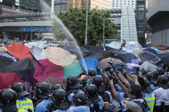Policja w Hongkongu użyła gazu łzawiącego przeciwko demonstrantom