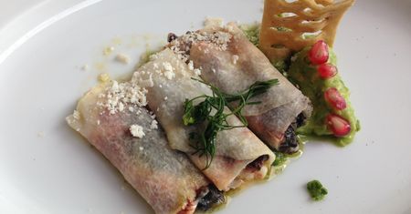 Mrożone taquito z kurczakiem i serem przygotowane w piekarniku