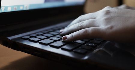 Microsoft tłumaczy, dlaczego Windows 7 od miesiąca nie umie się zaktualizować