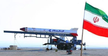 Iran wystrzelił małpę w kosmos. By uczcić...