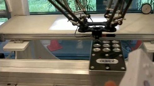 Robot Adept Quattro rozłożył na łopatki człowieka i Wiilota (wideo) 1