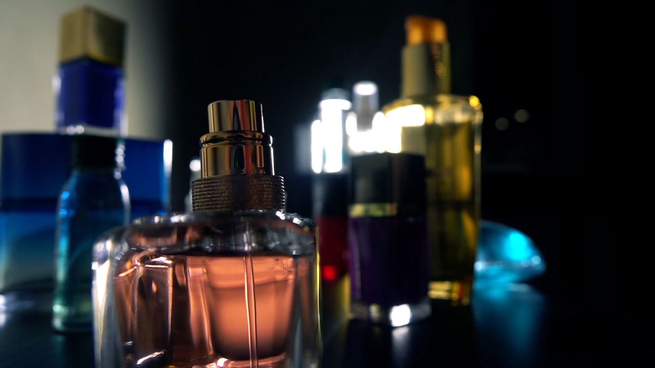 Perfumy - używasz ich źle. Jak dłużej utrzymać zapach?
