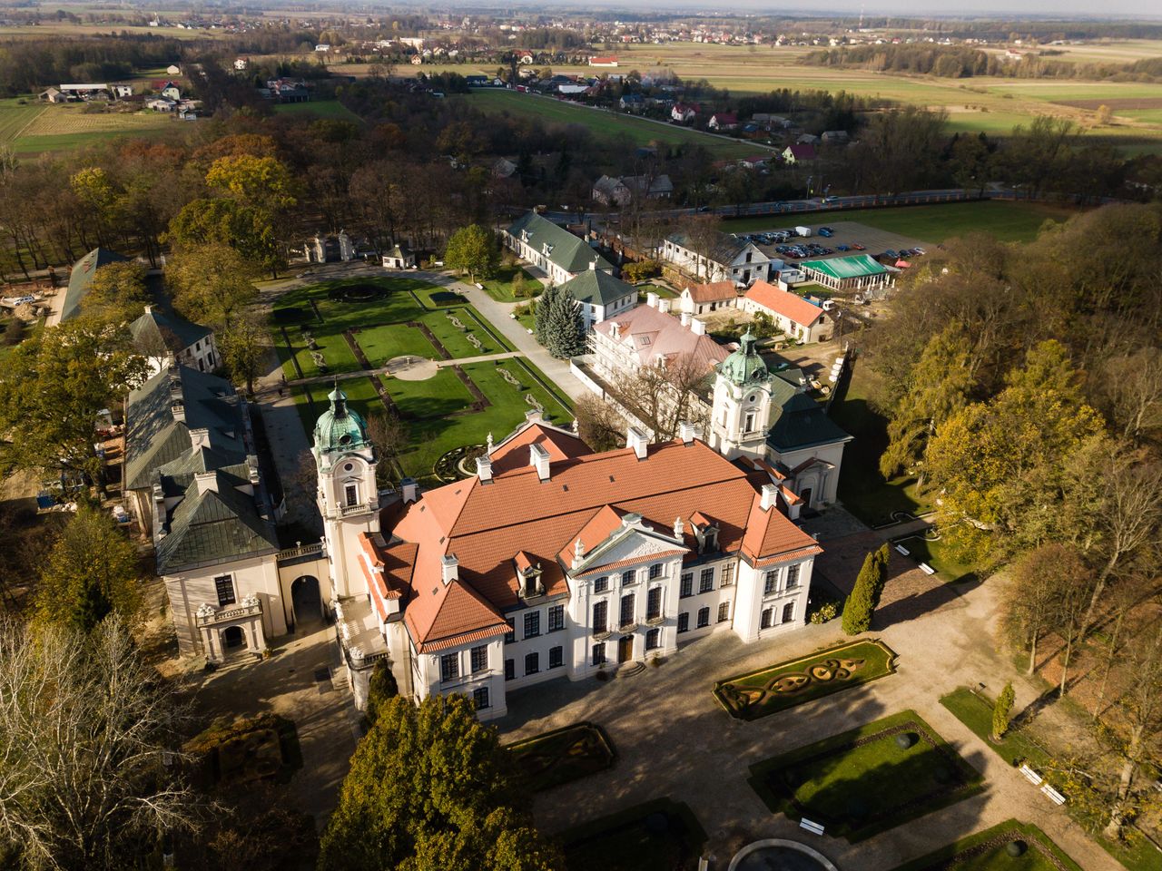 Widok na kompleks zamkowy z lotu ptaka
