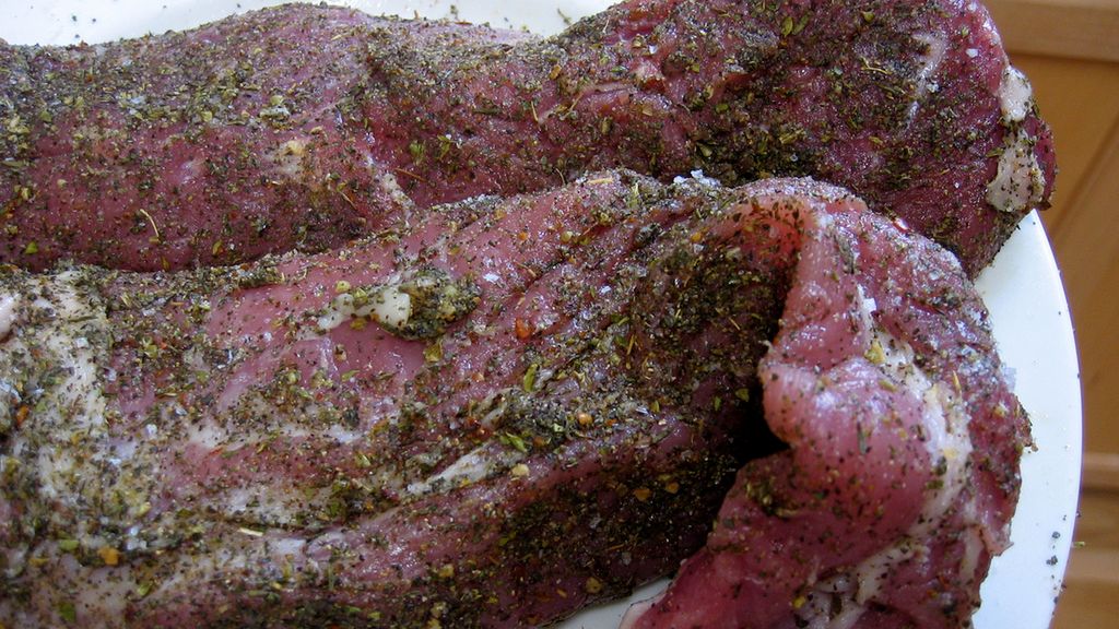 Surowa polędwiczka wieprzowa (samo mięso)