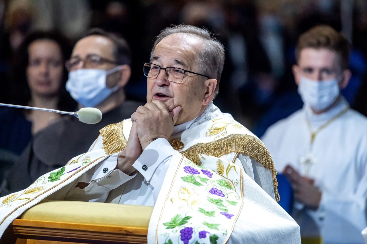 Urodziny Radia Maryja. Ojciec Rydzyk ucałował prezent od prezydenta