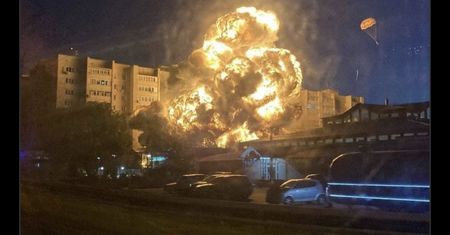 Bombowiec Su-34 wleciał w blok. Mieszkańcy rosyjskiego miasta Jejsk ewakuowani