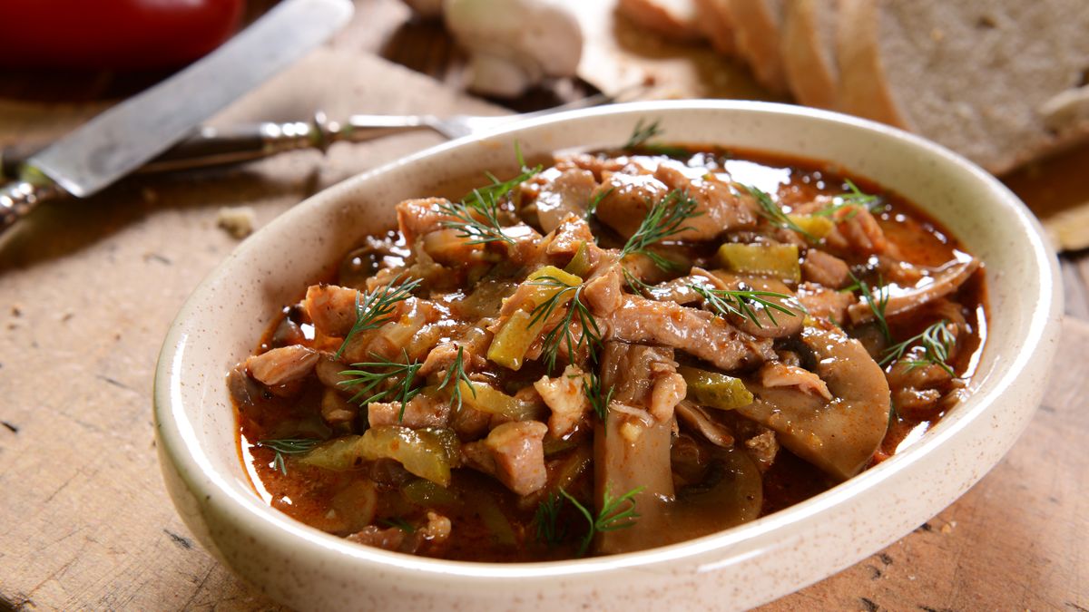 Gulasz sprawdzi się jako ciepłe danie na sylwestra