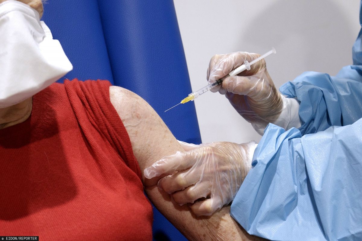 Szczepienia przeciwko COVID-19.750 punktów szczepień odbierze mniej dawek niż planowało
