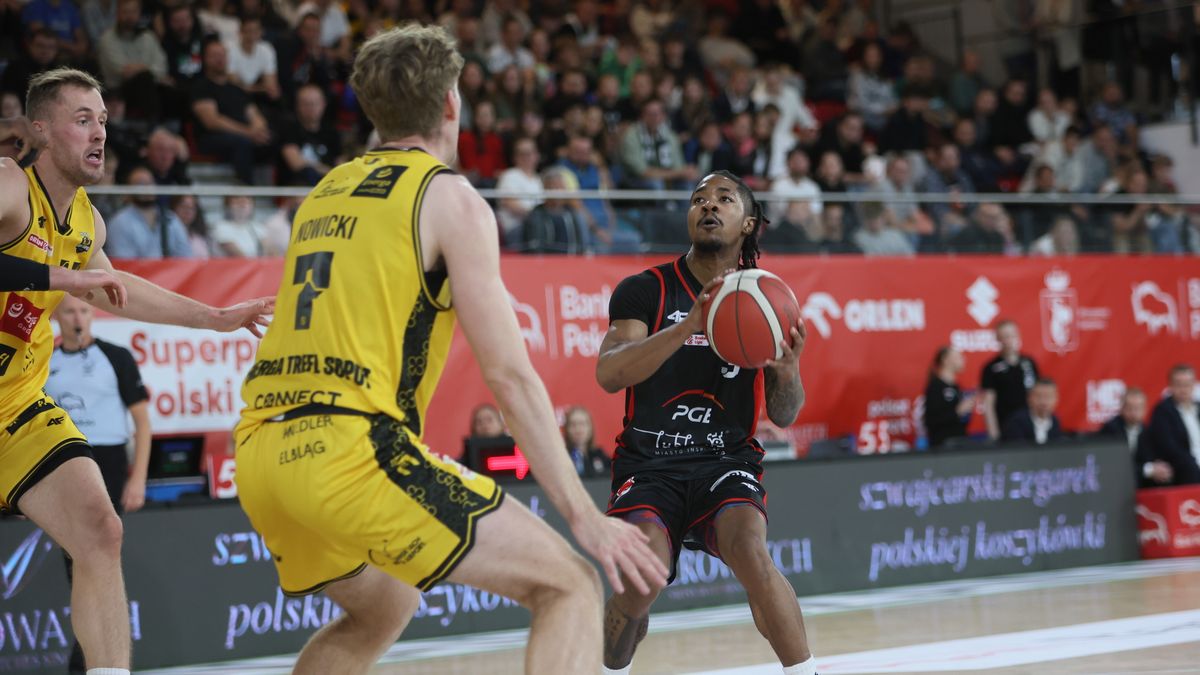 PAP / Leszek Szymański / Elijah Hawkins