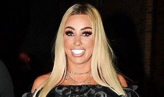 WYGŁADZONA Katie Price OŚLEPIA blaskiem śnieżnobiałych licówek, pędząc na randkę z młodszym o 12 lat ukochanym (ZDJĘCIA)