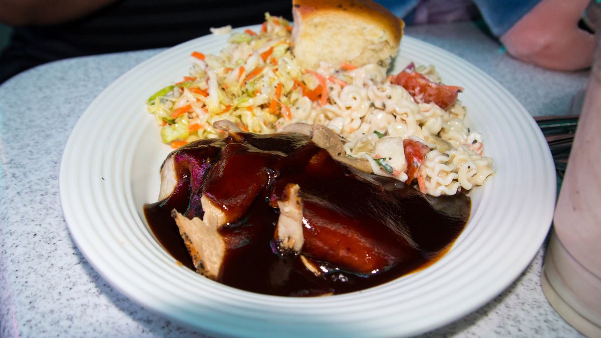 Duszony schab wieprzowy bez kości (mięso i tłuszcz)