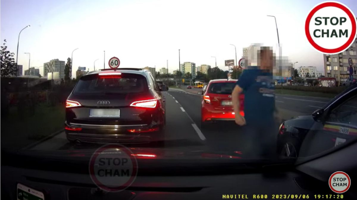 Kierowca Toyoty chciał dać nauczkę taksówkarzowi. Otrzymał wsparcie